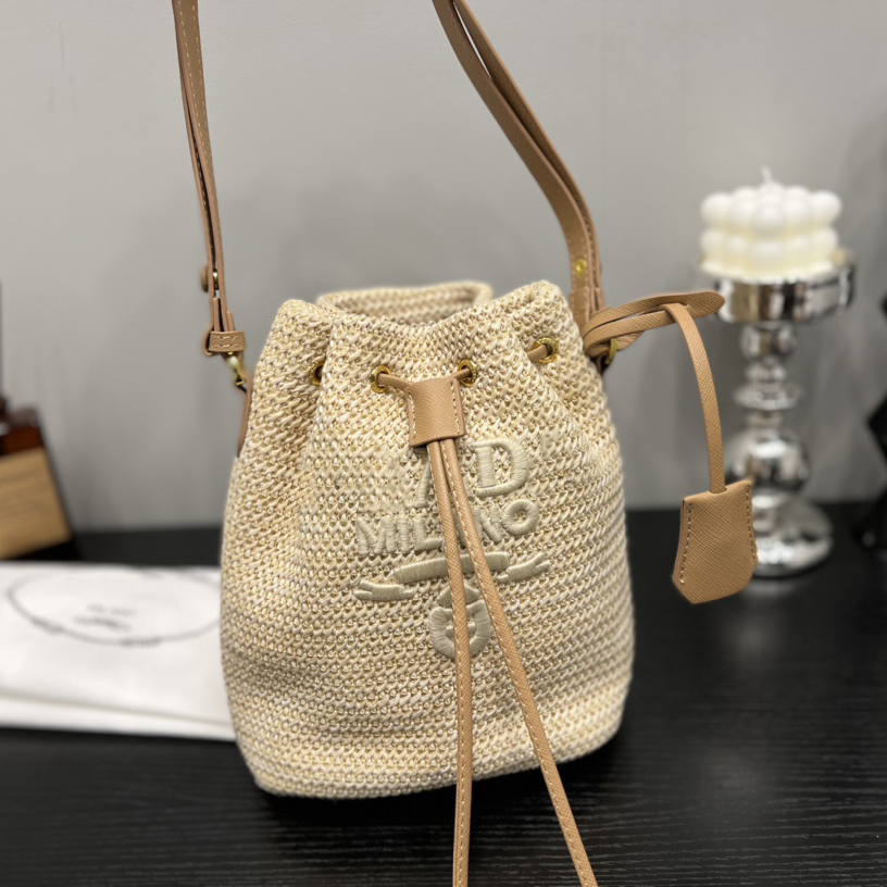 Designer Bag Luxury Bag Shoulder Bag Woven Bucket Women's Large Capacity Handbag Brand Letter Plush Handbag Shopping 02