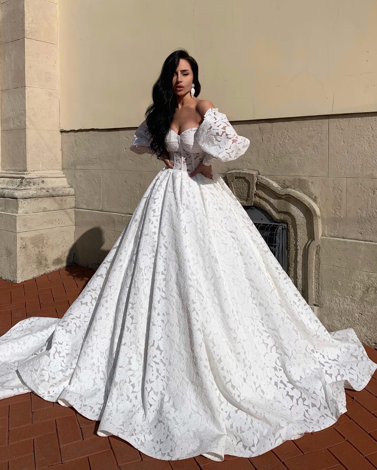 Glamorous A Line Lace Dresses Pleats Off Shoulder Long Sleeves Wedding Dress Sweep Train Ruffle Robe De Mariee Bridal Gowns 0516