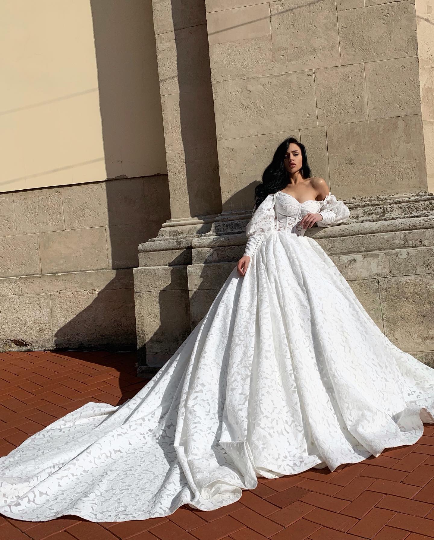 Glamorous A Line Lace Dresses Pleats Off Shoulder Long Sleeves Wedding Dress Sweep Train Ruffle Robe De Mariee Bridal Gowns 0516