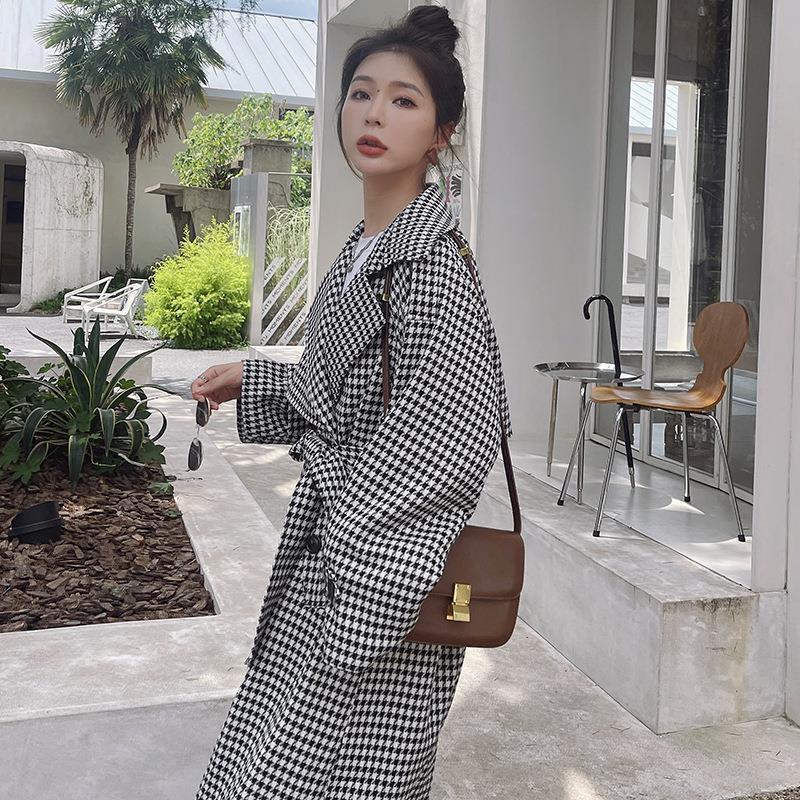 Womens Trench Coats Women Spring Fashion Plaid Coat With Belt For Female Overcoat Turn Down Femme Casaco Abrigo Streetwear Capes Cloak 230921