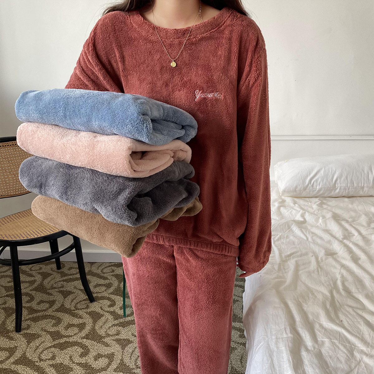 Women's Sleepwear HELIAR Women Velvet Pajama Set Loose Top And Elastic Waist Pants Home Casual Warm Woolen Suit Women Autumn Winter 230920
