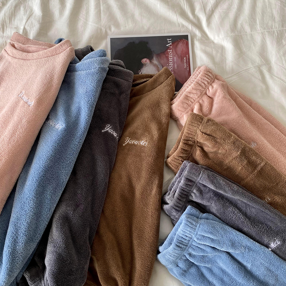 Women's Sleepwear HELIAR Women Velvet Pajama Set Loose Top And Elastic Waist Pants Home Casual Warm Woolen Suit Women Autumn Winter 230920