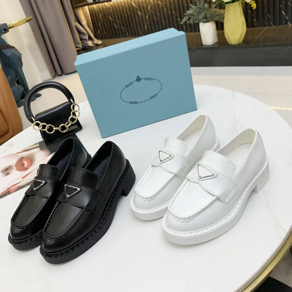 Designer Luxury Casual Shoes Short Boots Ladies Chocolate Brushed Leather Shoes Loafers Monolith Triangle Logo Black Shoe Increase Platform Sneakers