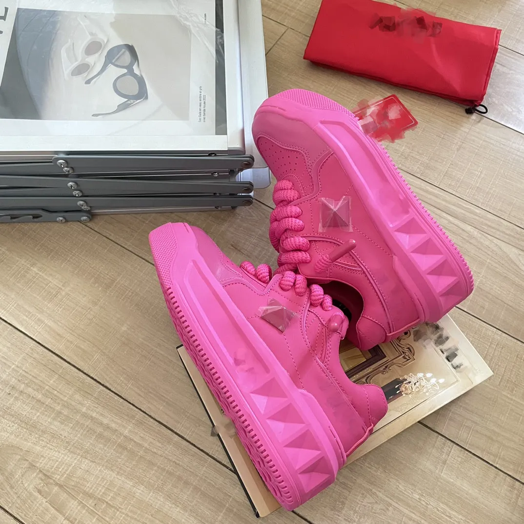 2025ONE STUD XL Designer Running Women Sneakers Men Platform Oversized Rivet Trainer Lace-Up Rubber Soles Sneaker Low-top Sports Shoes