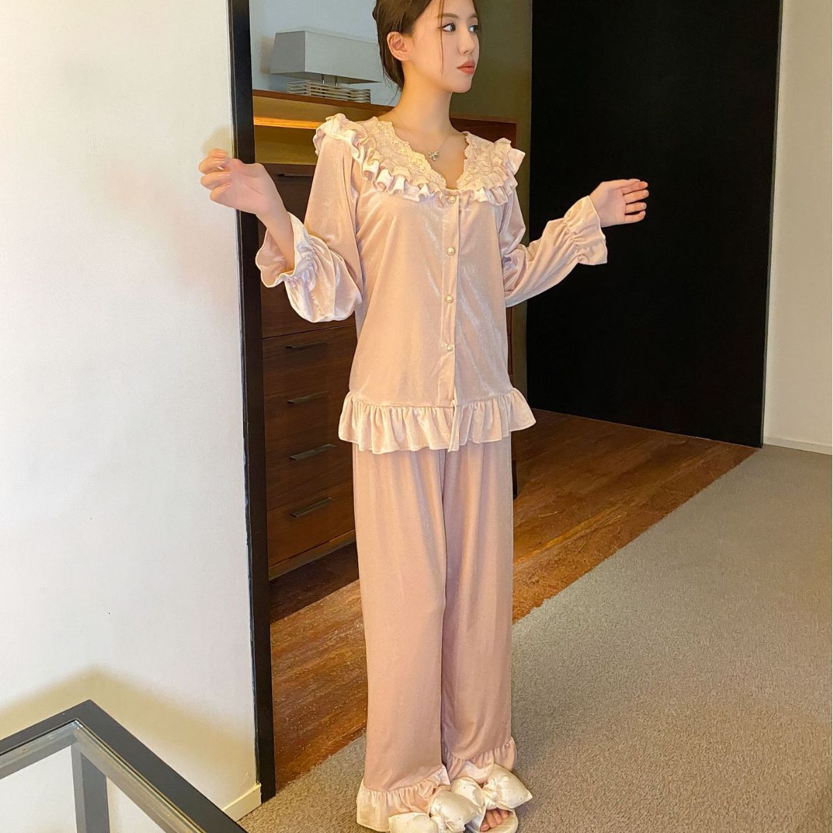 Womens Sleepwear VNeck Ruffles Velour Pajamas Set Women 2PCS Shirt Trouser Lingerie Long Sleeve Pijamas Suit Home Wear Clothes 230922