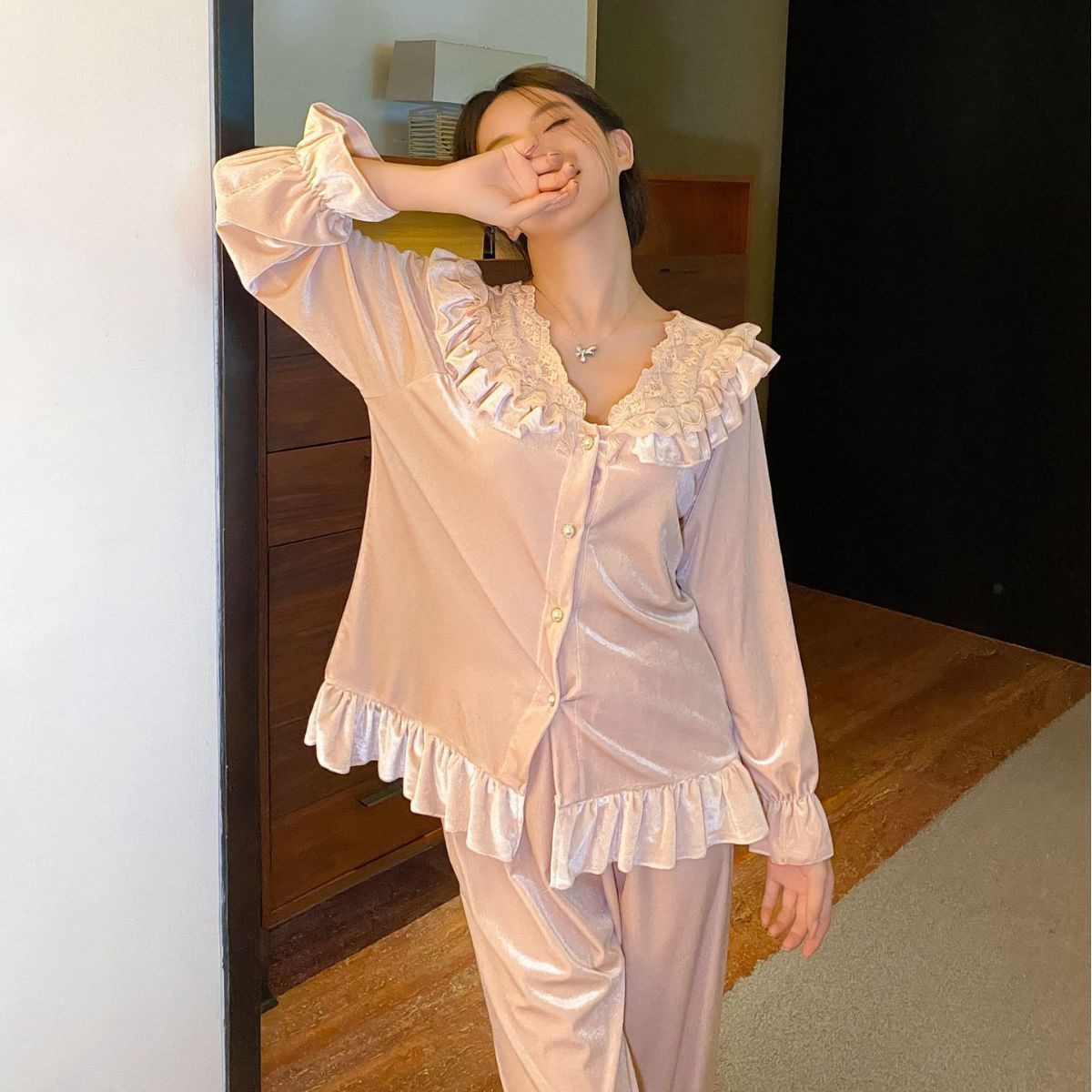 Womens Sleepwear VNeck Ruffles Velour Pajamas Set Women 2PCS Shirt Trouser Lingerie Long Sleeve Pijamas Suit Home Wear Clothes 230922