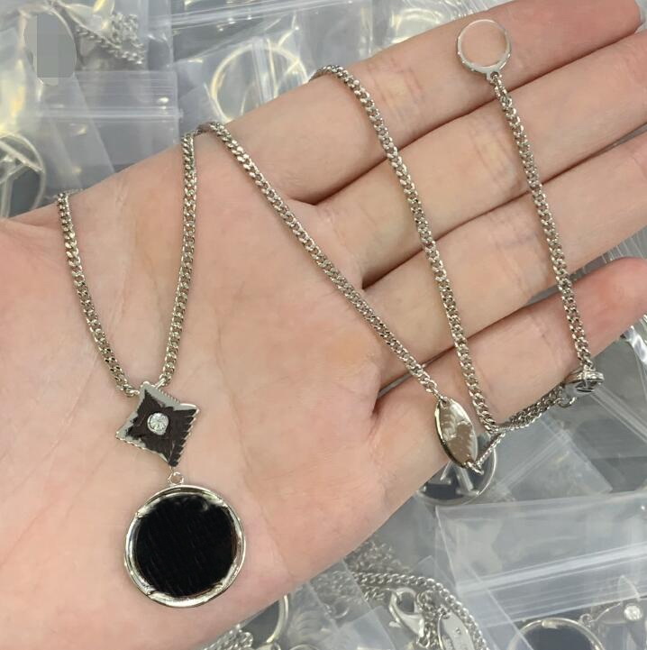 Luxury designer Little Bear Diamonds V Necklace Women copper Gold Chain Necklaces Fashion Couple Jewelry Gifts for Men Accessories Wholesale HLVN4 --28