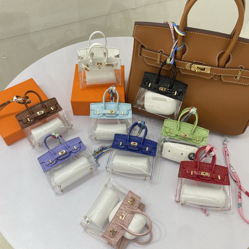 Other Fashion Accessories Netizen Girls Car Key Bag Mini Platinum Pendant Exquisite and High Grade Earphone Mouth Red 230921