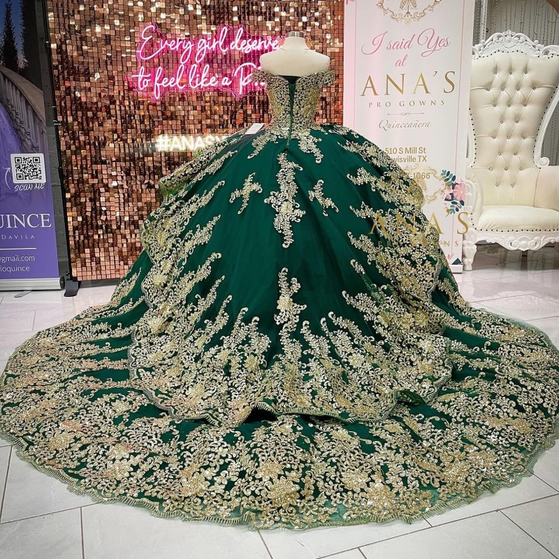 Green Sexy Off the Shoulder Quinceanera Dresses Ball Gown For 16 weet Girl Beading Gold Sequin Appliques Lace Tull Train Princess Dress Vestidos De 15