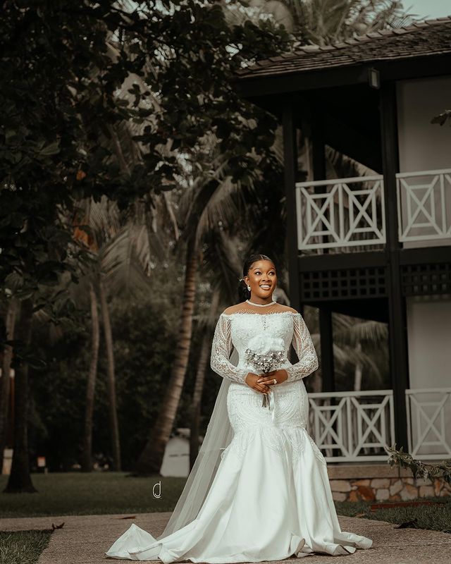 2023 Oct Arabic Aso Ebi Beaded White Wedding Dress Sheer Neck Lace Vintage Sexy Bridal Gowns Dresses ZJ044