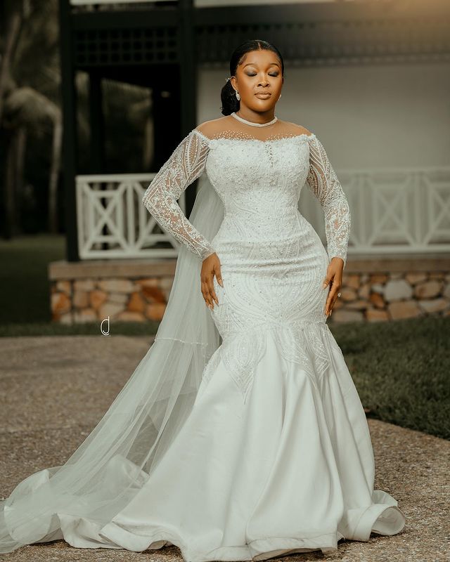 2023 Oct Arabic Aso Ebi Beaded White Wedding Dress Sheer Neck Lace Vintage Sexy Bridal Gowns Dresses ZJ044