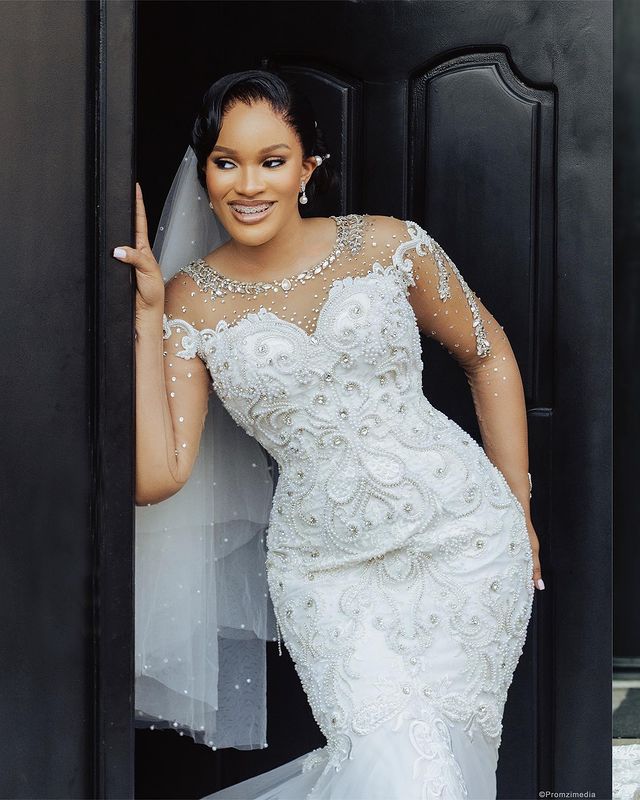 2023 Oct Arabic Aso Ebi Lace White Mermaid Wedding Dress Beaded Crystals Tulle Vintage Bridal Gowns Dresses ZJ302