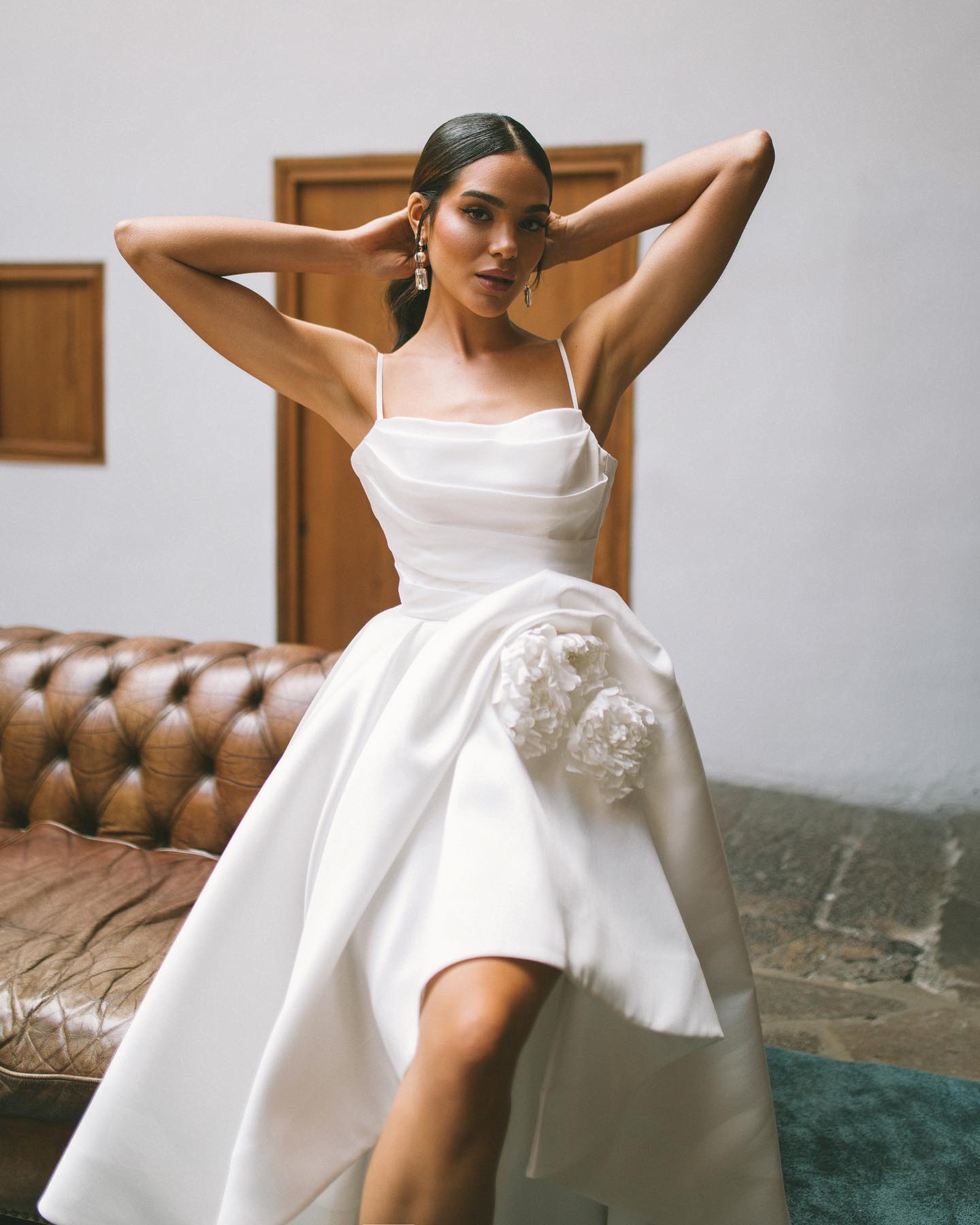 Stunning Backless Wedding Dresses High Low Bridal Gowns Appliqued Spaghetti Straps Neckline A Line Satin Vestido De Novia