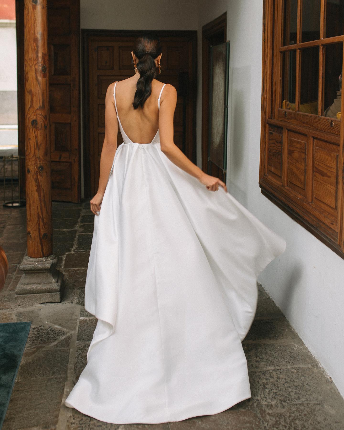 Stunning Backless Wedding Dresses High Low Bridal Gowns Appliqued Spaghetti Straps Neckline A Line Satin Vestido De Novia
