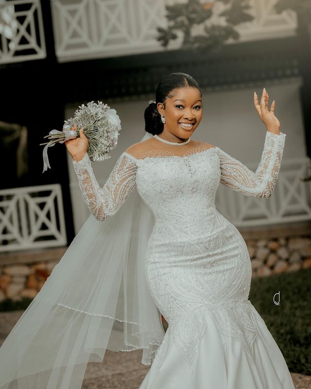 2023 Oct Arabic Aso Ebi Beaded White Wedding Dress Sheer Neck Lace Vintage Sexy Bridal Gowns Dresses ZJ044