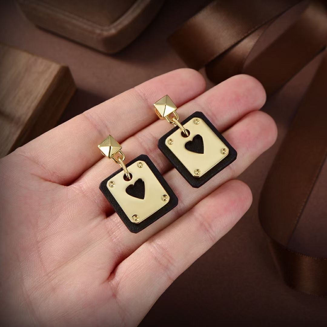 Hoop Huggie Bnad Vintage Poker Card Earrings Stud For Women Metal 4 colour Playing Party Pendientes earrings for women Jewelry 230926
