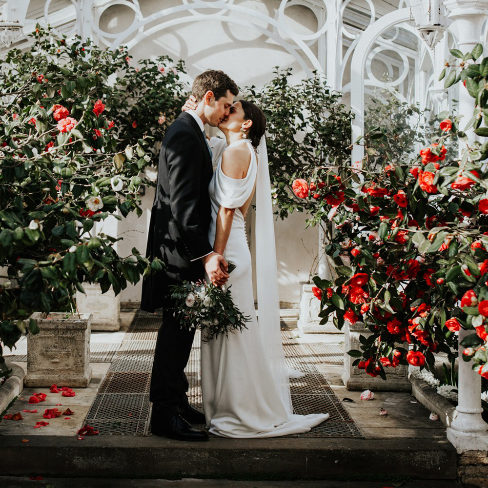 Plunging Halter Mermaid Wedding Dresses Dropped Off Shoulder Bridal Dress Hollow Back Satin Womens Robe De Mariage