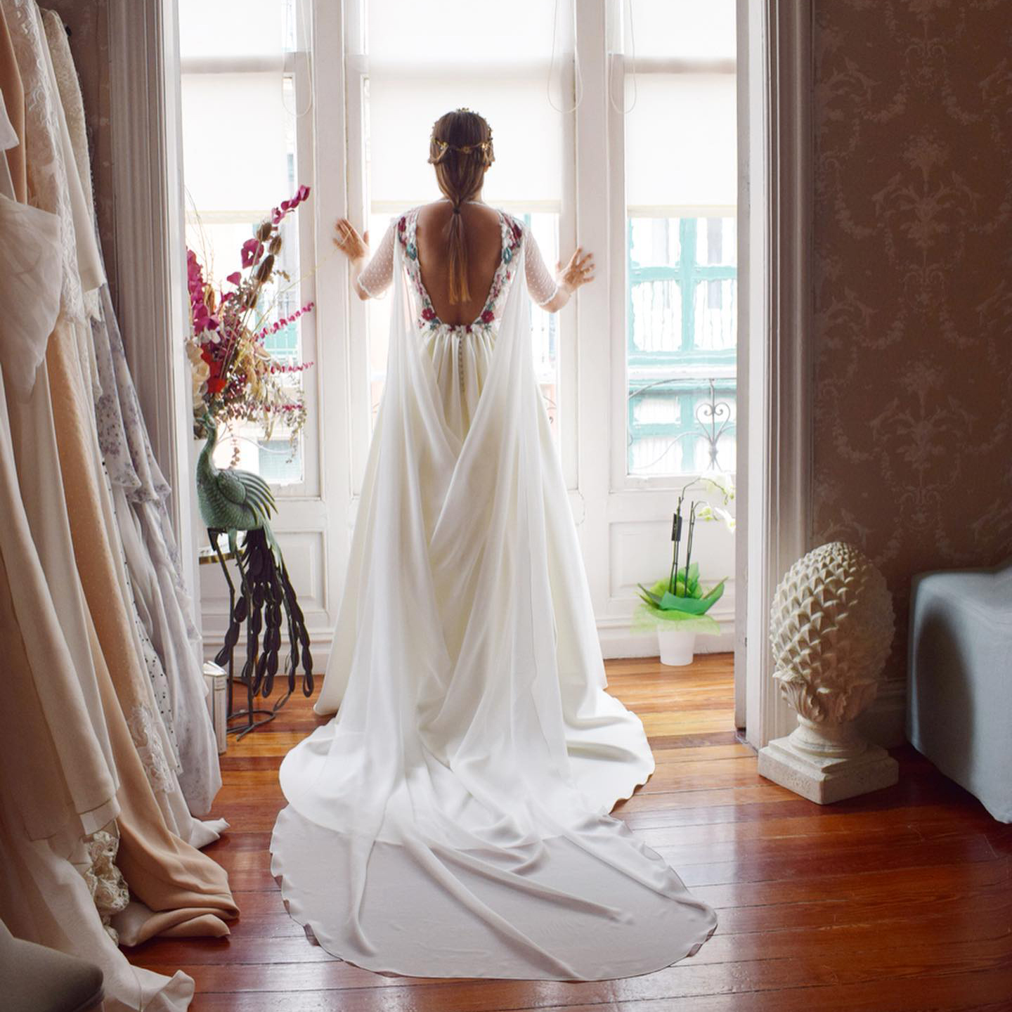 Stylish Civil A Line Wedding Dresses V Neck Half Sleeve Bridal Gown with Detachable Train Embroidered Flowers Backless Vestidos De Novia