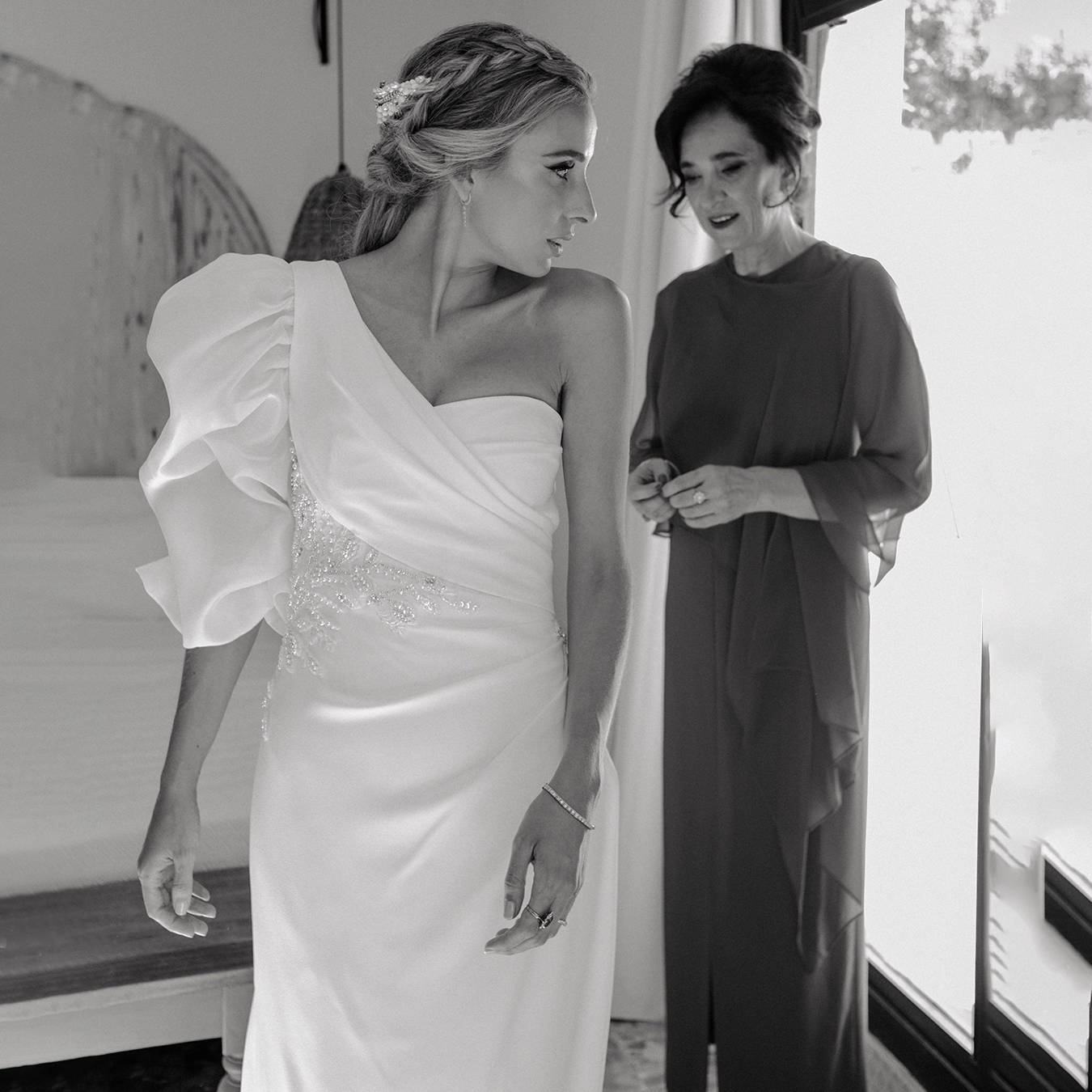 Satin One Shoulder Mermaid Wedding Dresses Beaded Appliques Pleat Bridal Gown Ruched Puffy Sleeves Vestidos De Novia