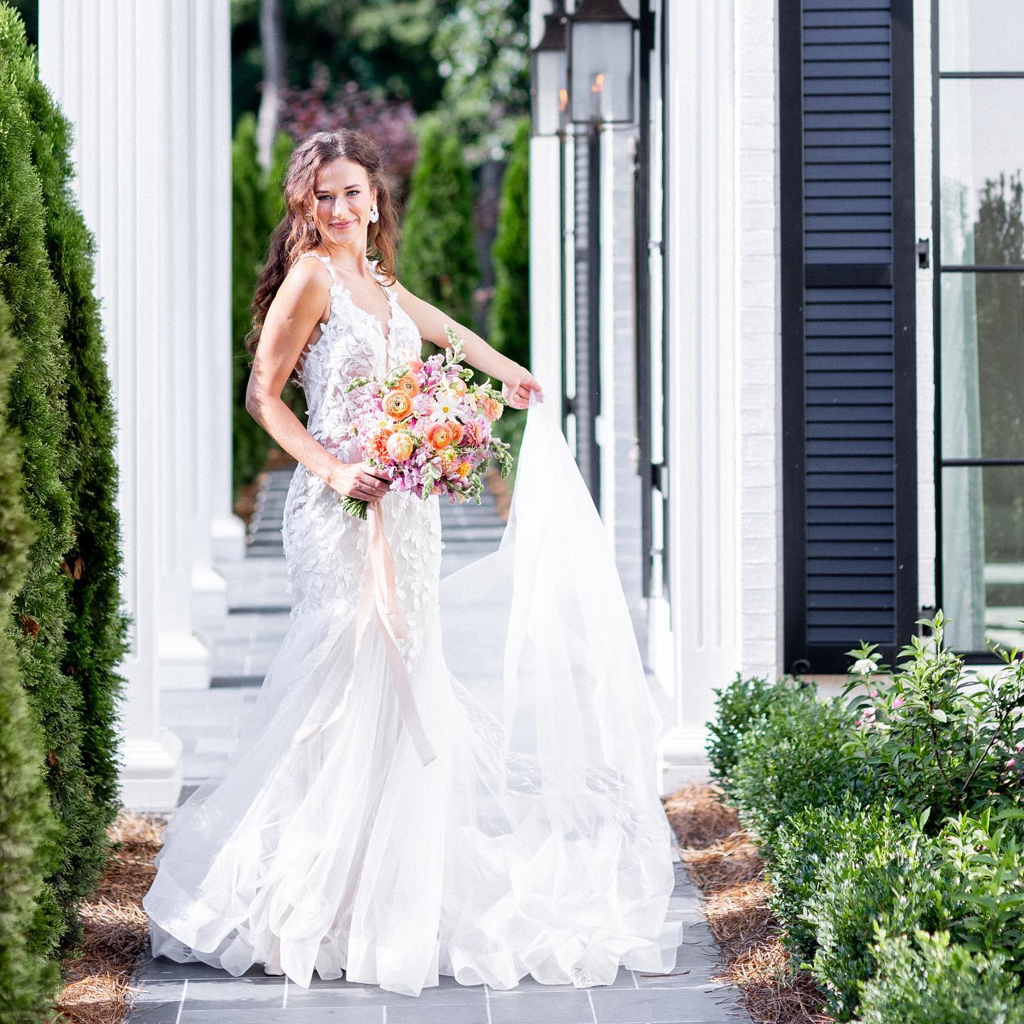 Elegant Mermaid Lace Wedding Dress Sexy V Neck Appliqued Illusion Bodice Bridal Gowns Country robes de mariee Plus Size