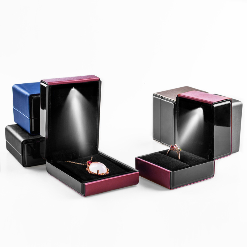 Jewelry Boxes Fashion Brushed LED Light Storage Organizer Box Engagement Ring Earrings Bracelet Collection Display Packaging 230926