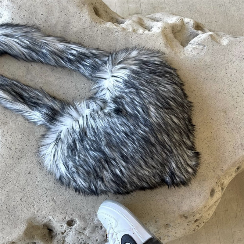 Evening Bags Faux Fur Shoulder Bag Heart Shaped Fluffy Plush Crossbody for Women Oversized Tote Lady Shopper Vintage Gothic 230926