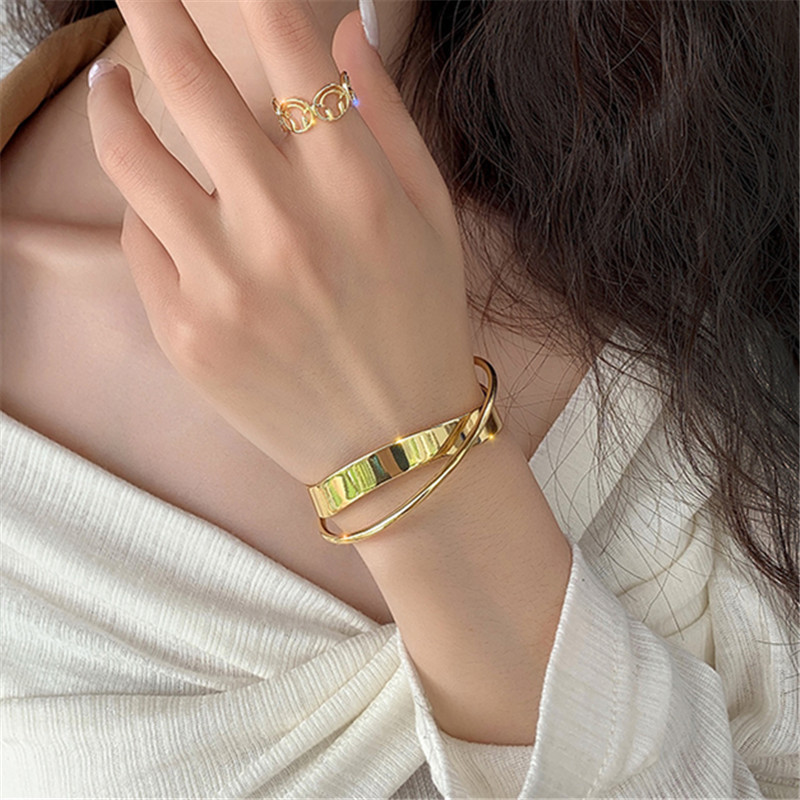 Bangle South Korea s shiny double layer geometrical irregular cross polishing lady bracelet jewelry Metal retro women s bracelets 230926
