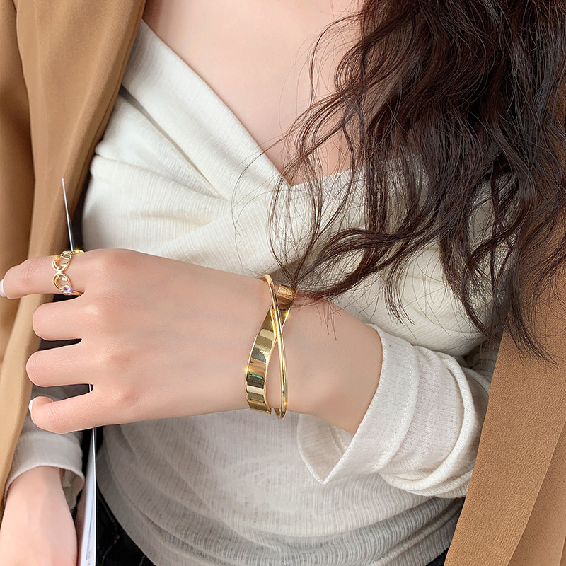 Bangle South Korea s shiny double layer geometrical irregular cross polishing lady bracelet jewelry Metal retro women s bracelets 230926