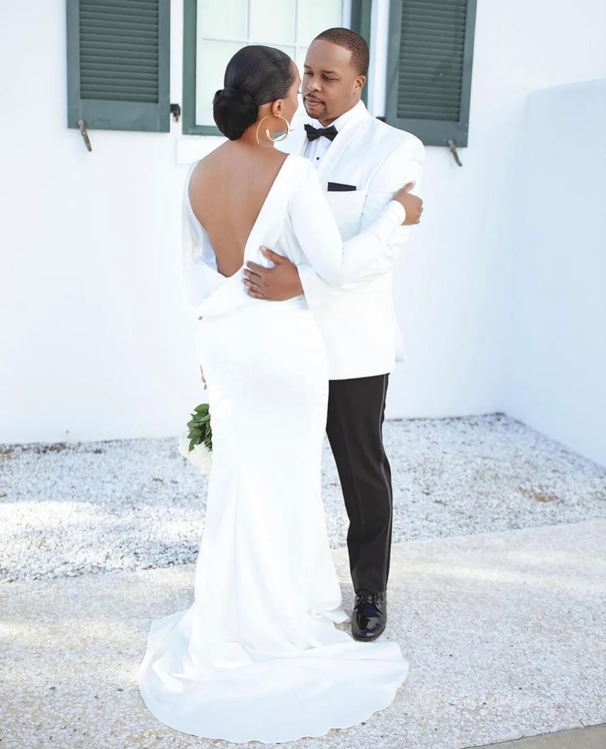 Sexy Beach Wedding Dress Soft Satin Bridal Gowns Scoop Neck Long Sleeves Open Back Sweep Train Arabic Boho Vestidos De Noiva 2024 African