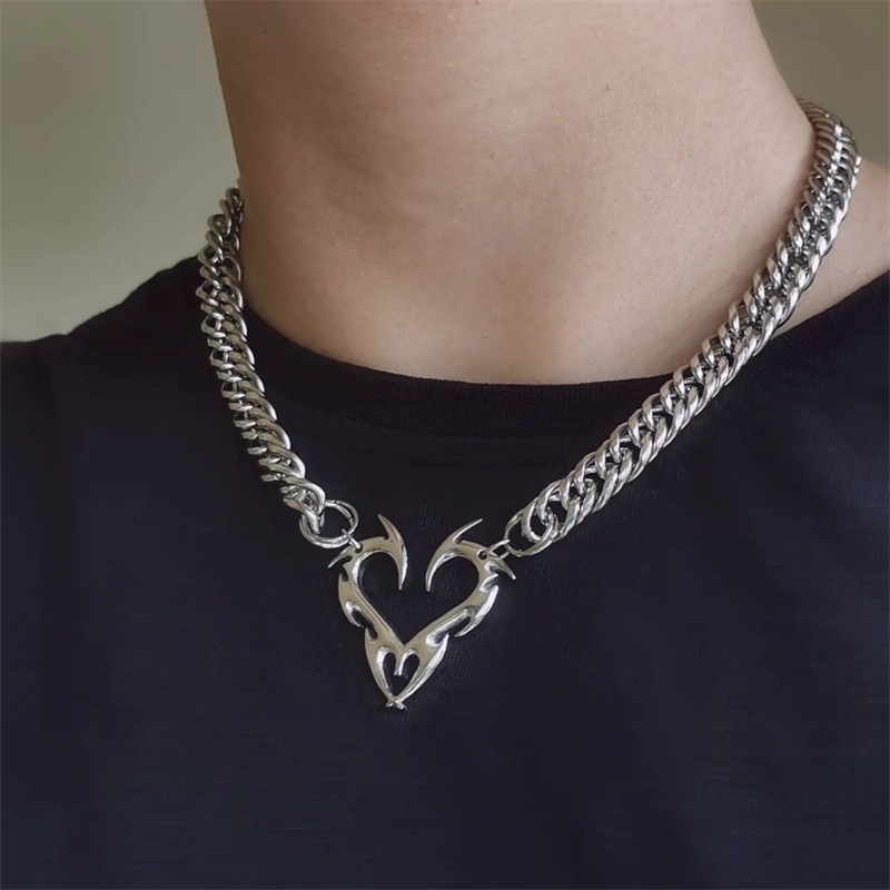 Chokers Korean Fashion Punk Hollow Flame Love Heart Pendant Necklaces for Men Women Minimalist Rock Choker Necklace Cool Y2k Jewelry 230926