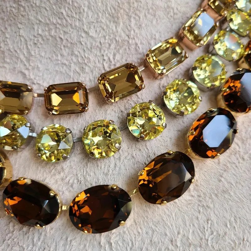 Chokers Exquisite Charm Shining Glass Crystal Necklace Handcrafted Claw Inlaid Crystal Chain Collar Women Cube Statement Collar Gift 230927