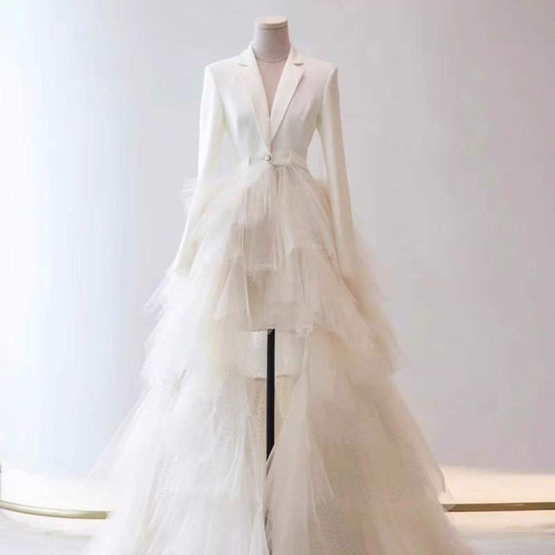 Elegant Ivory High Low Prom Dresses Tiered Skirt V-Neck Long Sleeves Tulle Formal Party Gowns Women Evening Dress Short Front Long Back