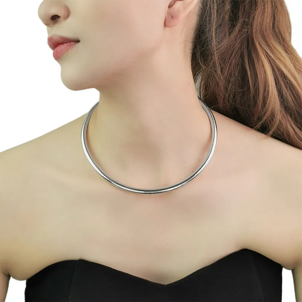 Chokers UKEN Simple Chunky Metal Bib Collar Necklaces For Women Statement Solid Alloy Torques Choker Necklaces Punk Fashion Jewelry 230927