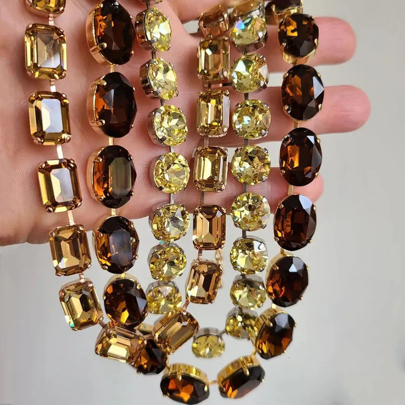 Chokers Exquisite Charm Shining Glass Crystal Necklace Handcrafted Claw Inlaid Crystal Chain Collar Women Cube Statement Collar Gift 230927