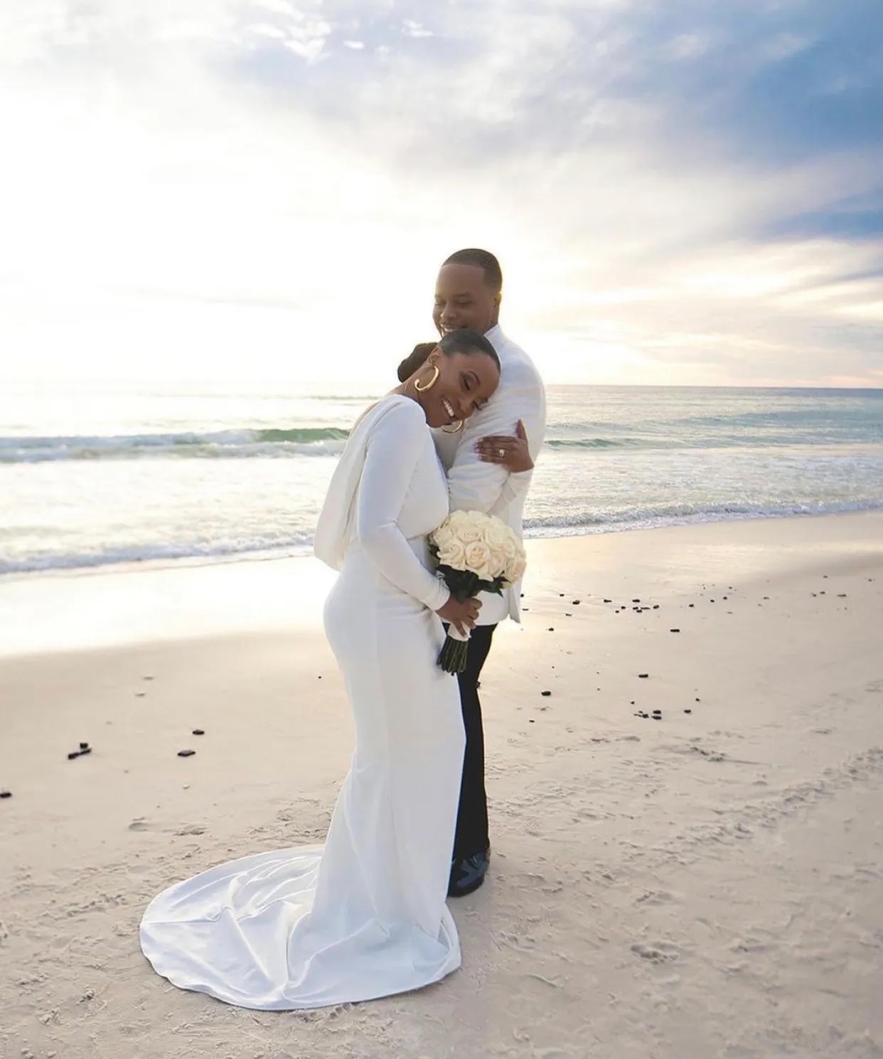 Sexy Beach Wedding Dress Soft Satin Bridal Gowns Scoop Neck Long Sleeves Open Back Sweep Train Arabic Boho Vestidos De Noiva 2024 African