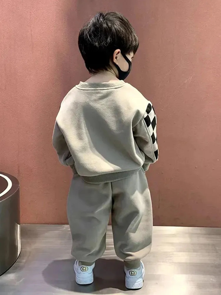 Clothing Sets O-neck Patchwork Sweatshirt Kids Conjunto Print Bear Long Sleeve Tops Boys 2 Piece Sets Children Lace Up Jogger Pants Outfit 230927
