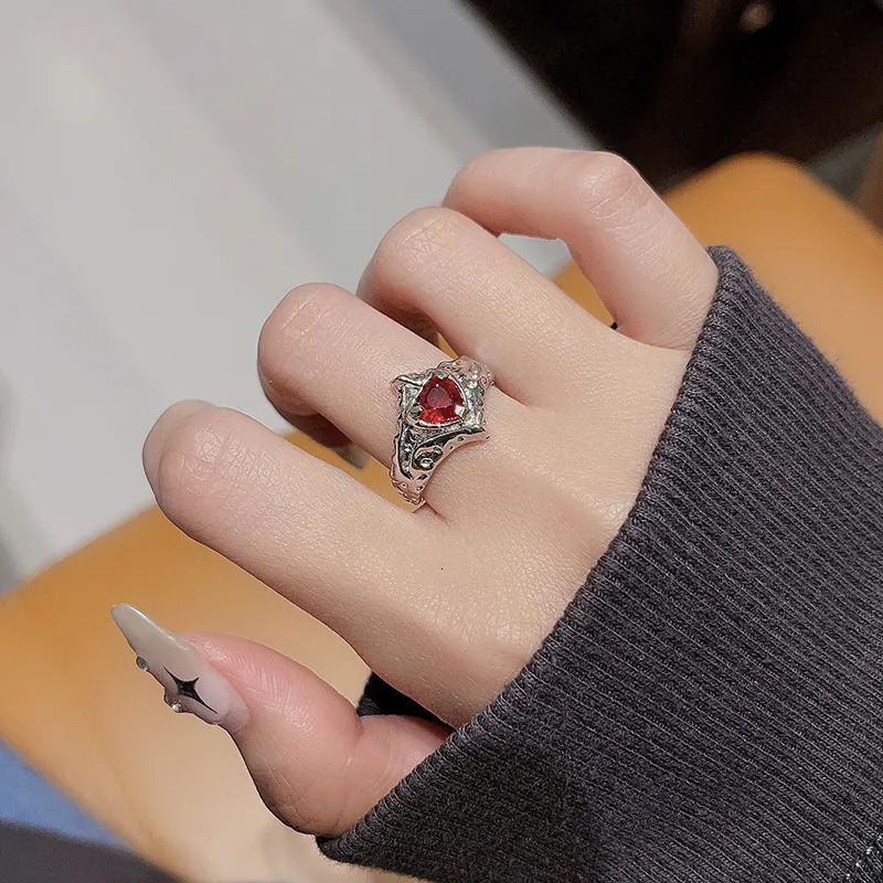 Wedding Rings Korean Fashion Vintage Aesthetic Geometric Irregular Red Crystal Star Silver Color Metal Ring For Women Grunge Y2K EMO Jewelry 230928