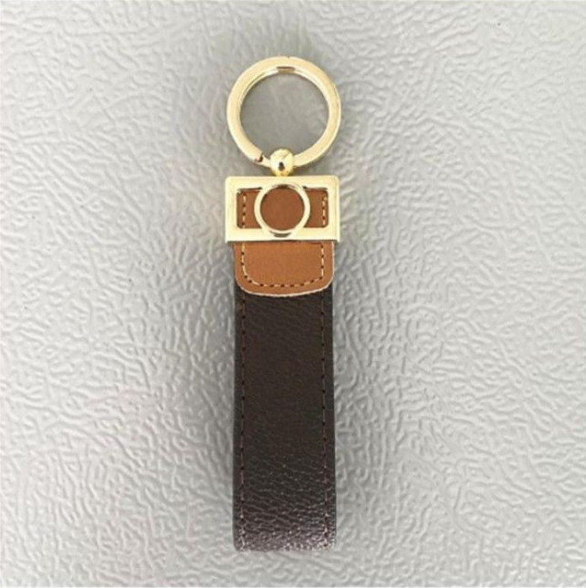 Keychain Brand Designer Key Chain Mens Luxury Car Keyring Womens Buckle Keychains Handmade Leather Men Women Bags Pendant Accessories Multicolor