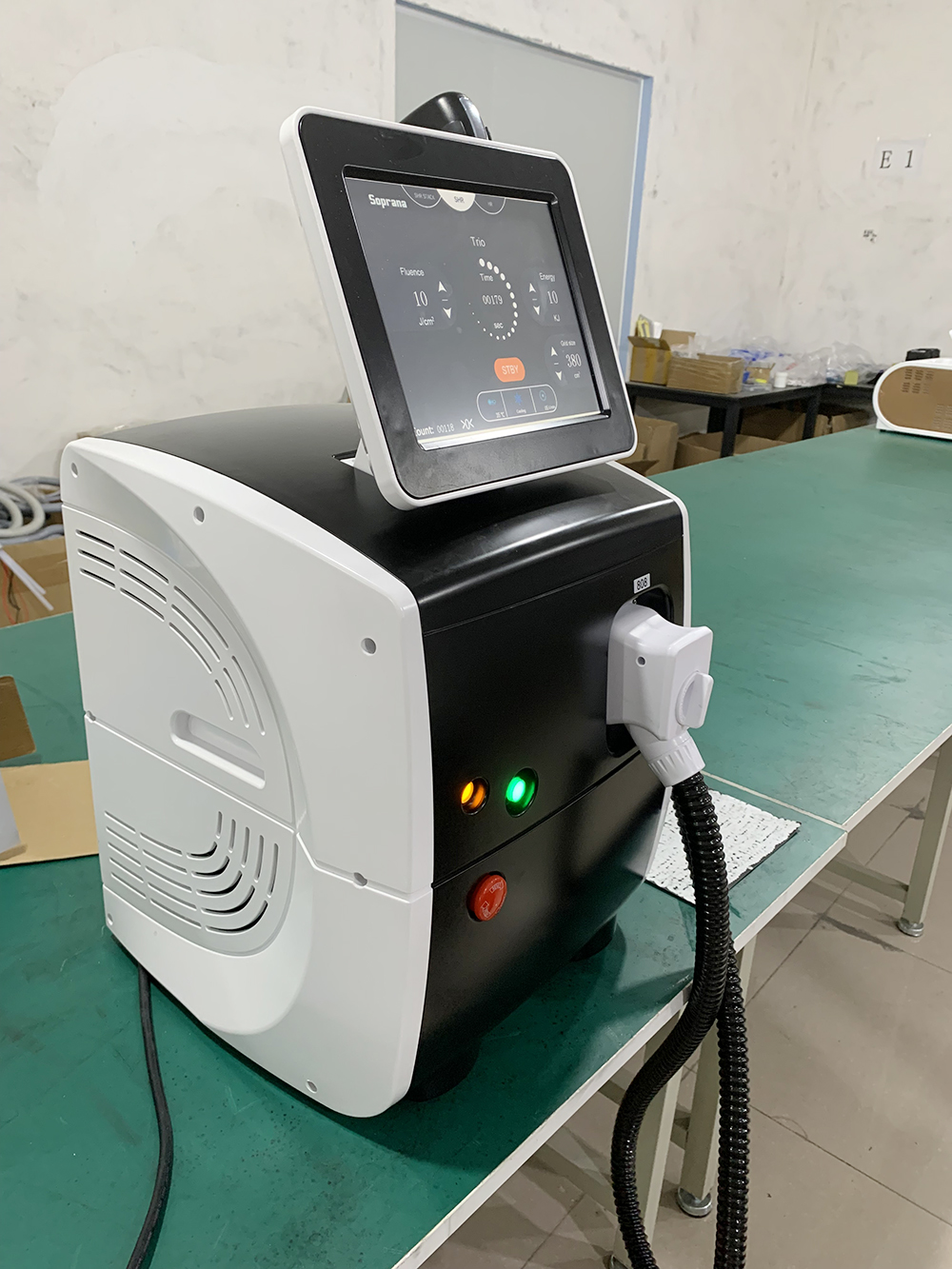 1600W Big Power 755 808 1064nm Diode Laser for Hair Removal Rejuvenating Skin Machine Diode Laser Machine for Beauty Salon Use