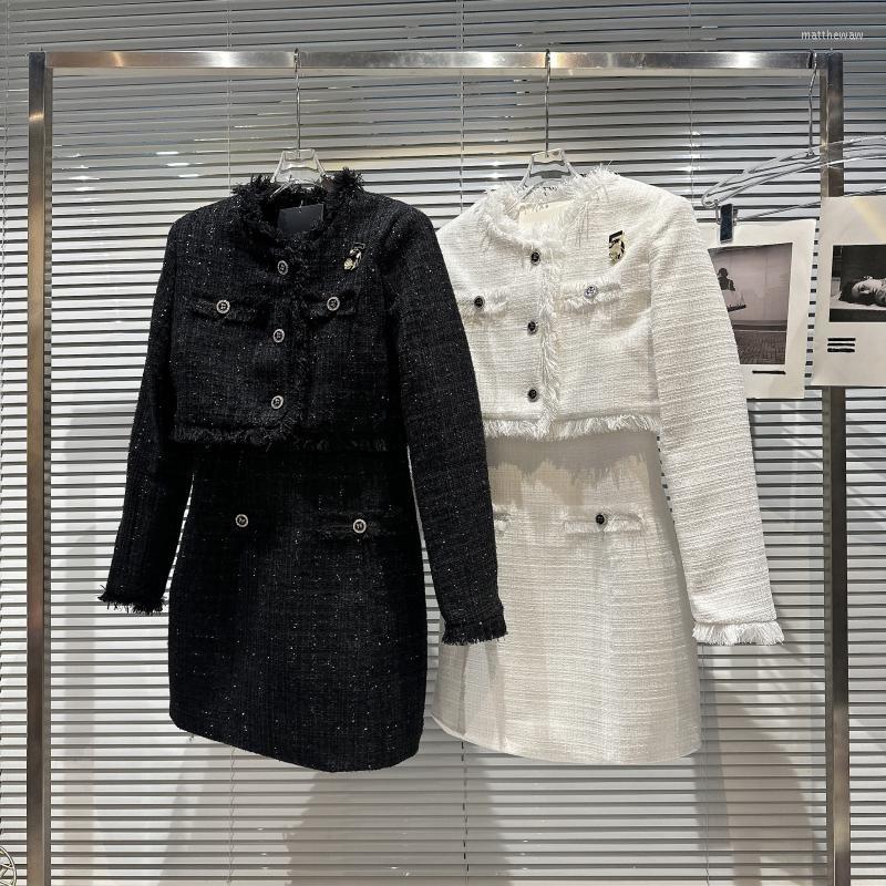Work Dresses 2023 Winter Ripped Tassel Multi Buttons Cotton Coat Sleeveless Strapless Short Tweed Dress Two Piece Set Women Skirt Sets
Work Dresses 2023 Winter Ripped Tassel Multi Buttons Cotton Coat Sleeveless Strapless Short Tweed Dress Two Piece Set Women Skirt Sets