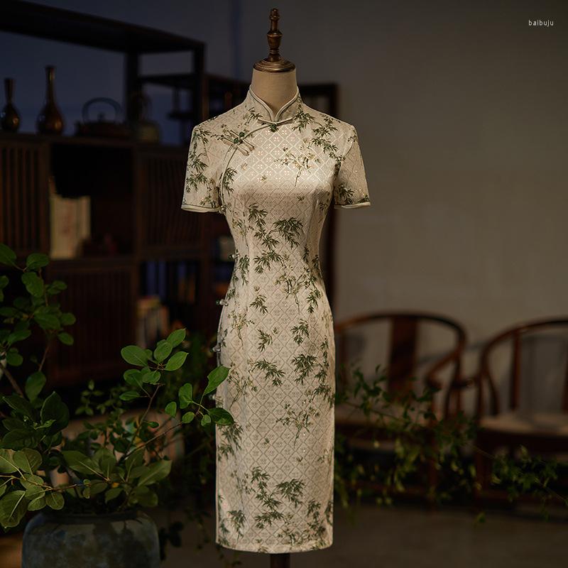 Ethnic Clothing Sexy Leaves Printed Chinese Traditional Mandarin Collar Women Embroidery Chiffon Qipao Elegant Short Sleeve Lace Cheongsam
Ethnic Clothing Sexy Leaves Printed Chinese Traditional Mandarin Collar Women Embroidery Chiffon Qipao Elegant Short Sleeve Lace Cheongsam