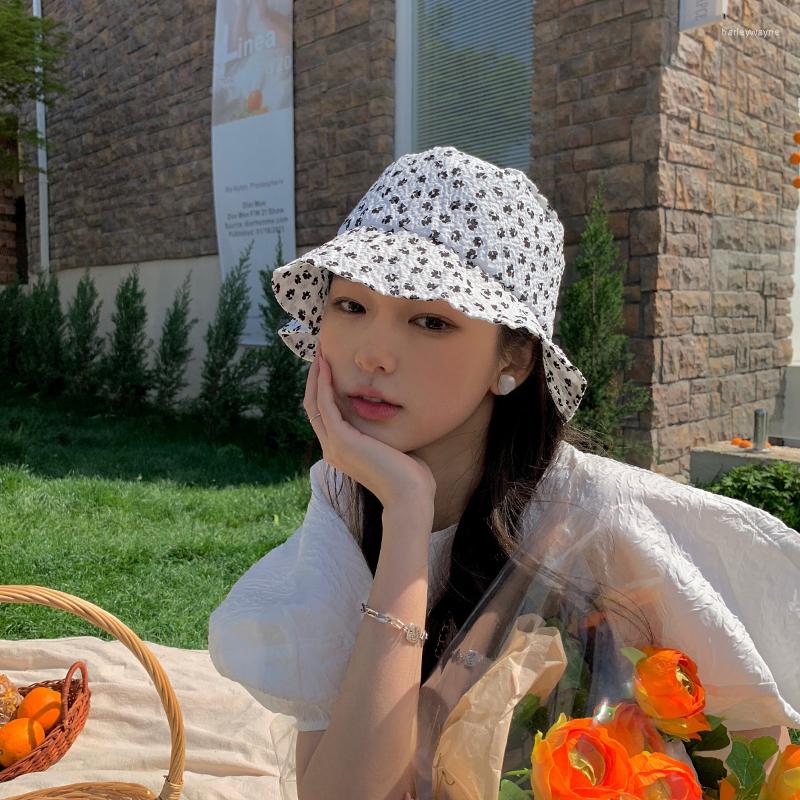 Berets 2023 Fashion Floral Print Bucket Hats Women Cotton Sun Protection Cap Female Panama Fisherman Goros Caliente Para Mujer, Yellow
Berets 2023 Fashion Floral Print Bucket Hats Women Cotton Sun Protection Cap Female Panama Fisherman Goros Caliente Para Mujer, Yellow