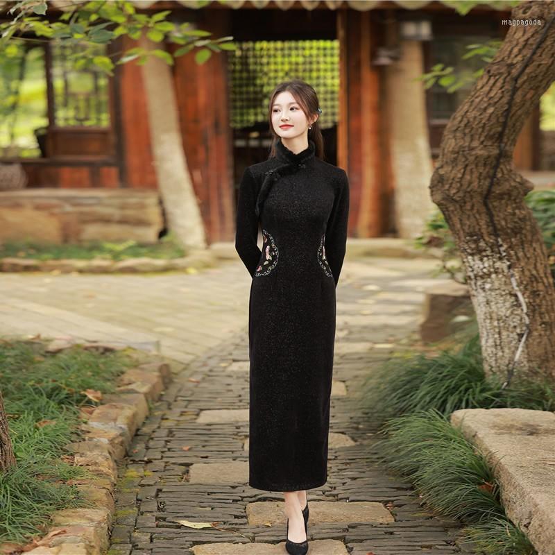 Ethnic Clothing Chinese Embroidery Cheongsam Autumn Winter Long-sleeved Retro Improved Turtleneck Elegant Dress Warm Plus Fleece Daily Qipao
Ethnic Clothing Chinese Embroidery Cheongsam Autumn Winter Long-sleeved Retro Improved Turtleneck Elegant Dress Warm Plus Fleece Daily Qipao