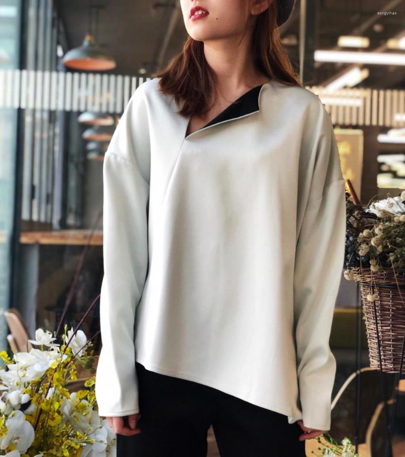 Women's Blouses Creme Montbel Asymmetrical Blouse V-neck Black Contrast Lining Drop Shoulder Lustrous Structured TOP Oversized Long Sleeves, As show
Women's Blouses Creme Montbel Asymmetrical Blouse V-neck Black Contrast Lining Drop Shoulder Lustrous Structured TOP Oversized Long Sleeves, As show