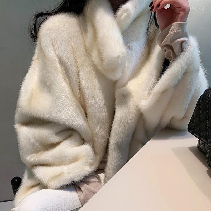 Women's Fur Autumn And Winter Fashion Jacket Korea Women's 2023 Temperament Elegant Lapel Slotted Loose Pockets Warm Mink Imitation, White
Women's Fur Autumn And Winter Fashion Jacket Korea Women's 2023 Temperament Elegant Lapel Slotted Loose Pockets Warm Mink Imitation, White