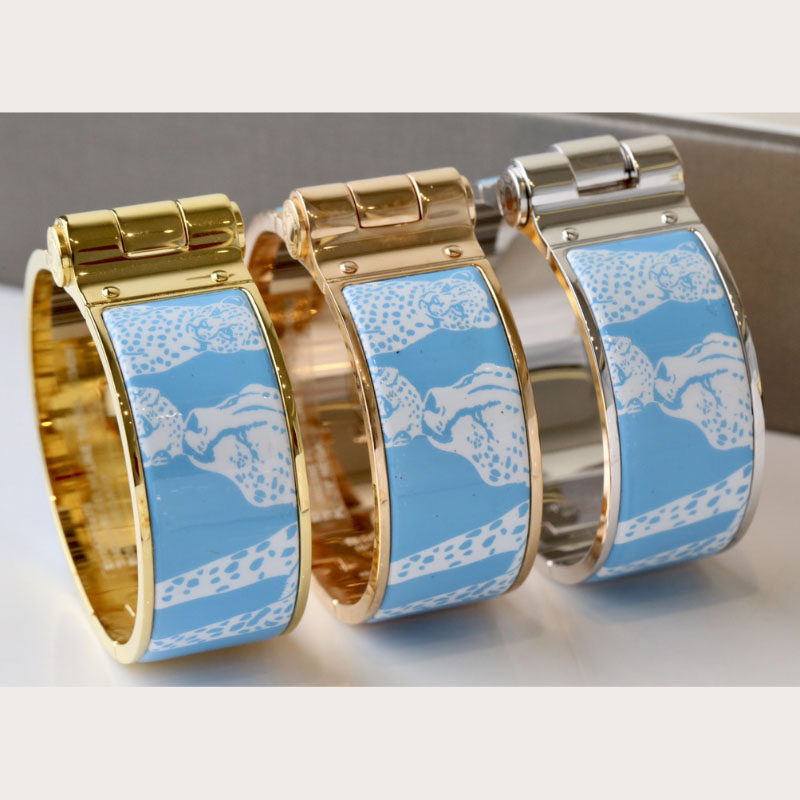Enamel clic bangle for women charm bracelets 20mm middle size snap-fastener blue cat
Enamel clic bangle for women charm bracelets 20mm middle size snap-fastener blue cat