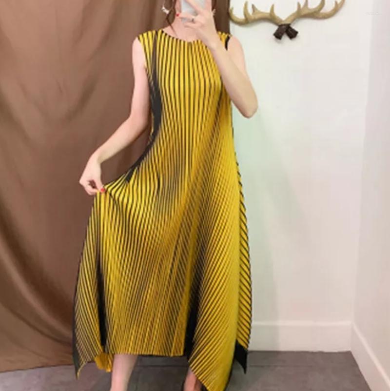 Casual Dresses Miyake Pleated Dress 2023 Ladies Summer Style Sleeveless Fashion Printing Loose Large Size A-line Women's Clothing
Casual Dresses Miyake Pleated Dress 2023 Ladies Summer Style Sleeveless Fashion Printing Loose Large Size A-line Women's Clothing