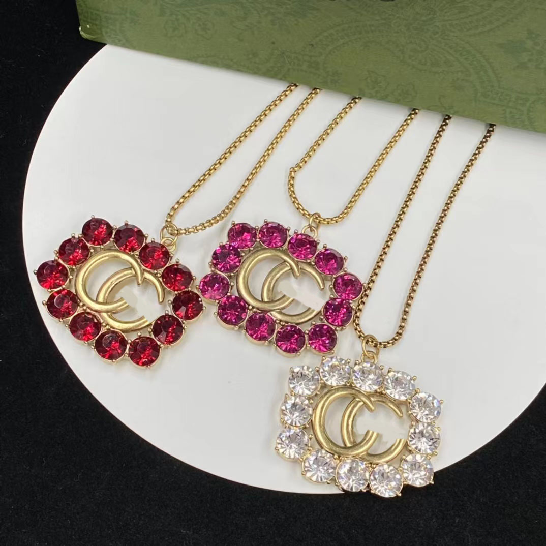 Claw inlaid big rhinestone luxury sweater chain choker necklace fashion brand classic simple G brass letter necklace collar high quality with box
Claw inlaid big rhinestone luxury sweater chain choker necklace fashion brand classic simple G brass letter necklace collar high quality with box