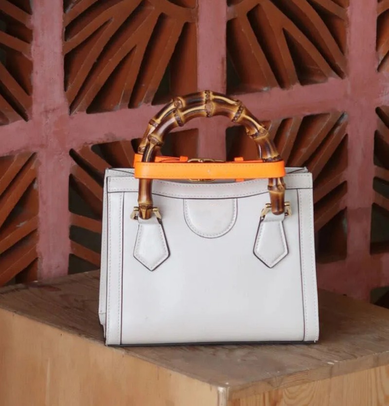 HOT Designers handbag Luxury brand Bamboo handle Shoulder Bags Womens Classical Crossbody bag Banquet Shopping Wedding Leisure Business Package, Clear
HOT Designers handbag Luxury brand Bamboo handle Shoulder Bags Womens Classical Crossbody bag Banquet Shopping Wedding Leisure Business Package, Clear