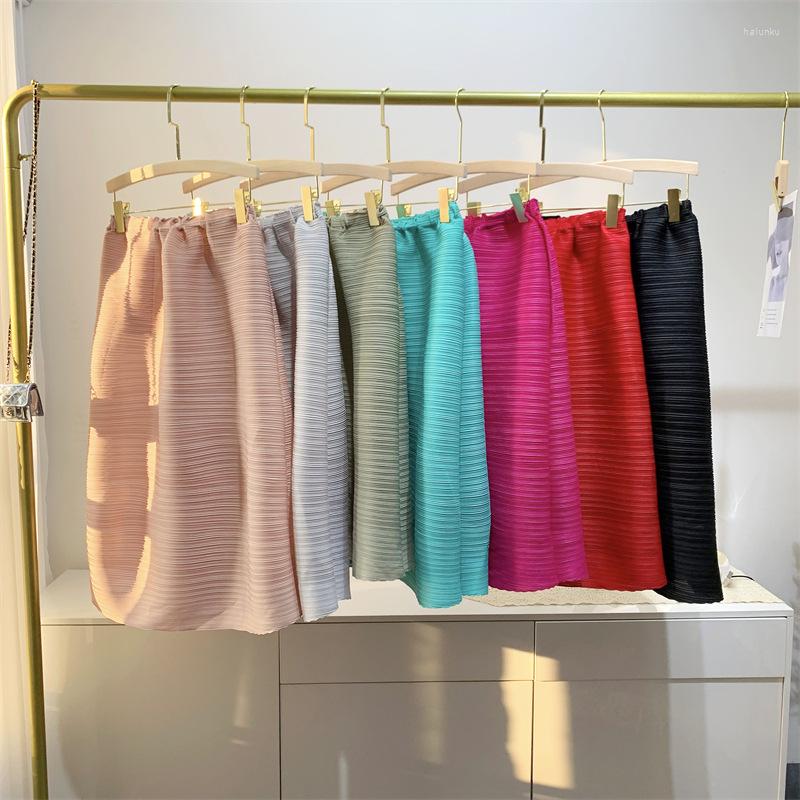 Skirts 2023 Basic Women's Solid Color Straight Half Skirt Miyak Fold Fashion Loose Large Size Casual Pleated, Army green
Skirts 2023 Basic Women's Solid Color Straight Half Skirt Miyak Fold Fashion Loose Large Size Casual Pleated, Army green